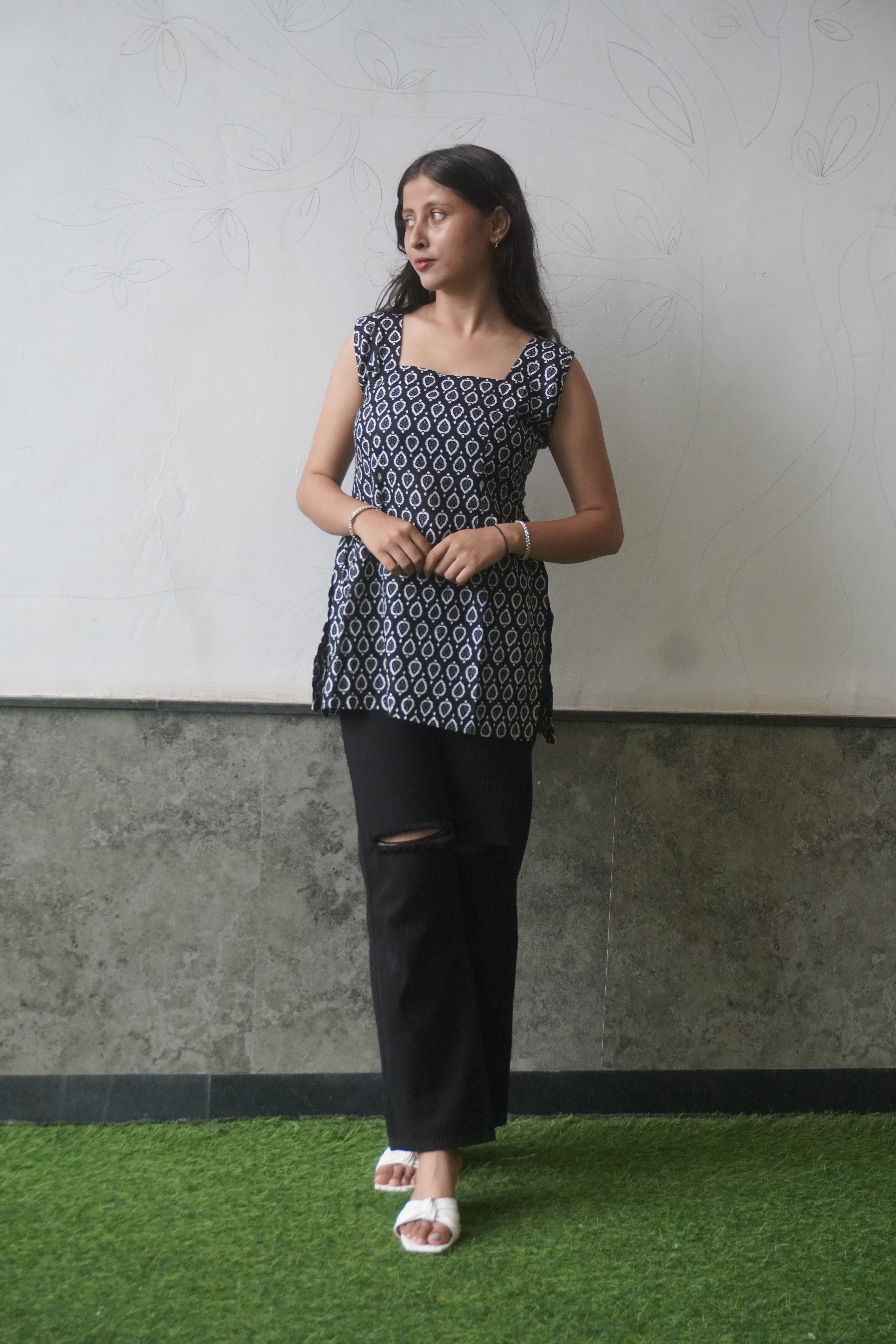 Black Ikat Print Sleeveless Cotton kurti